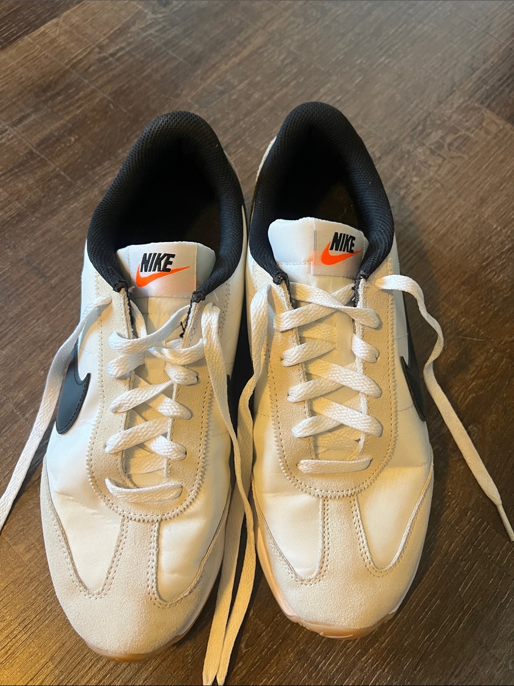 Nike Women’s White Black Low-Top Sneakers